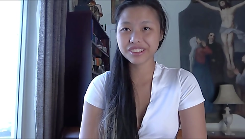 Asian brunette 18+ gets a facial from her boyfriend