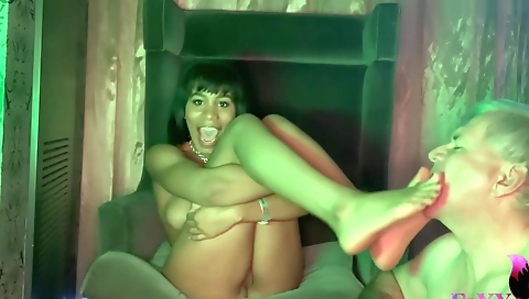 Ebony woman with a sexy body gets her pussy licked and fucked