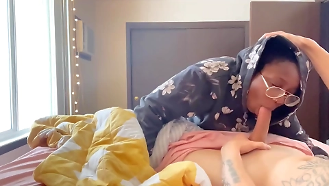 Ebony mature with a big ass is playing with her hands