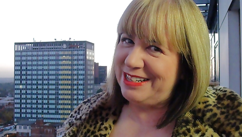 Mature granny fucked in a group sex with her big-boned BF